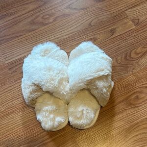 Idyllwind Fluffy Cream Slippers